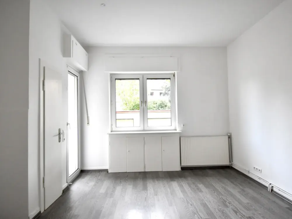 Beautiful 2-Room Ground Floor Apartment with Balcony!