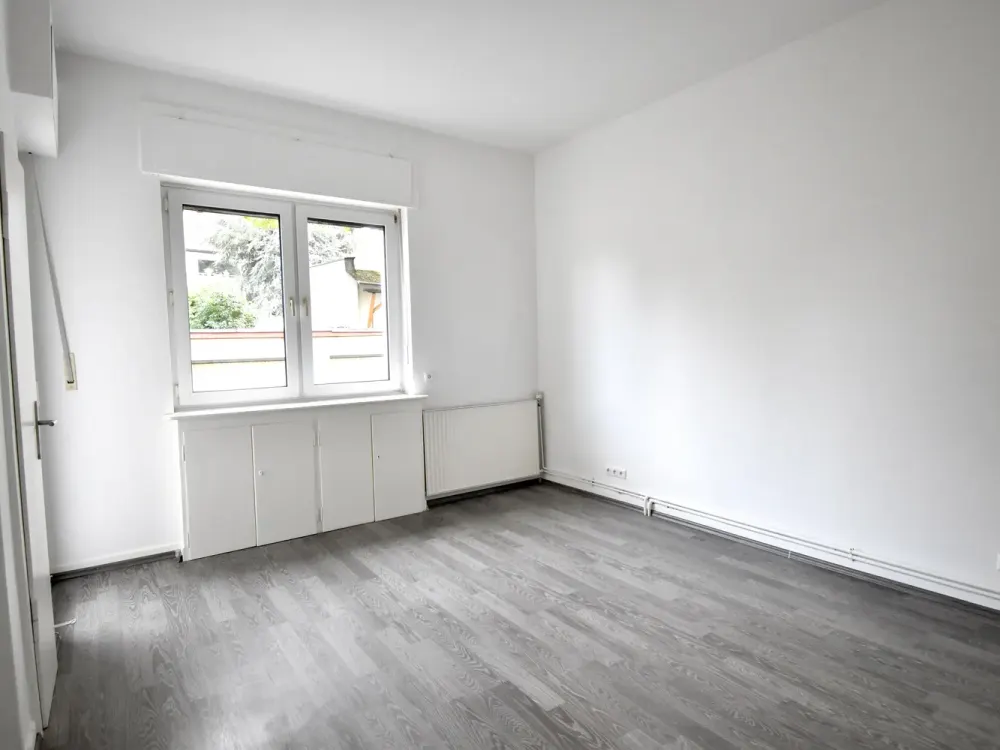 Beautiful 2-Room Ground Floor Apartment with Balcony!