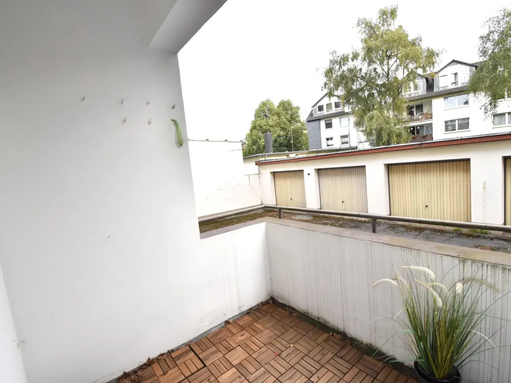 Beautiful 2-Room Ground Floor Apartment with Balcony!