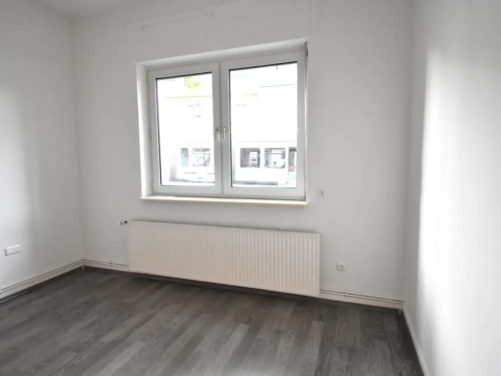 Beautiful 2-Room Ground Floor Apartment with Balcony!