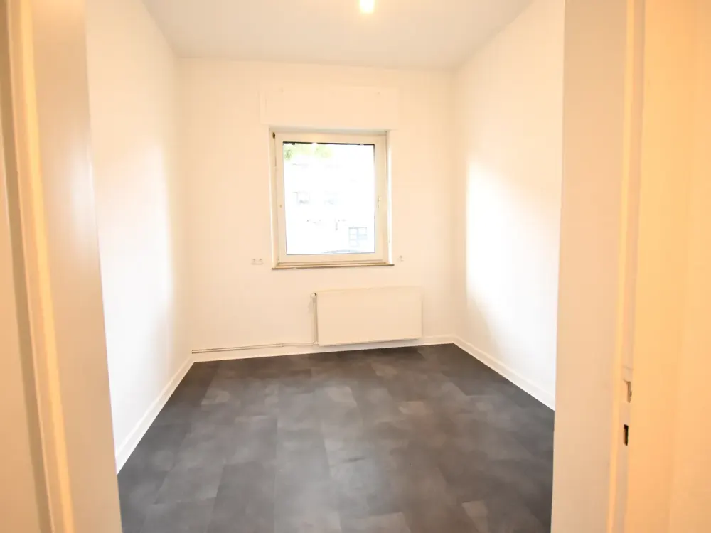 Beautiful 2-Room Ground Floor Apartment with Balcony!