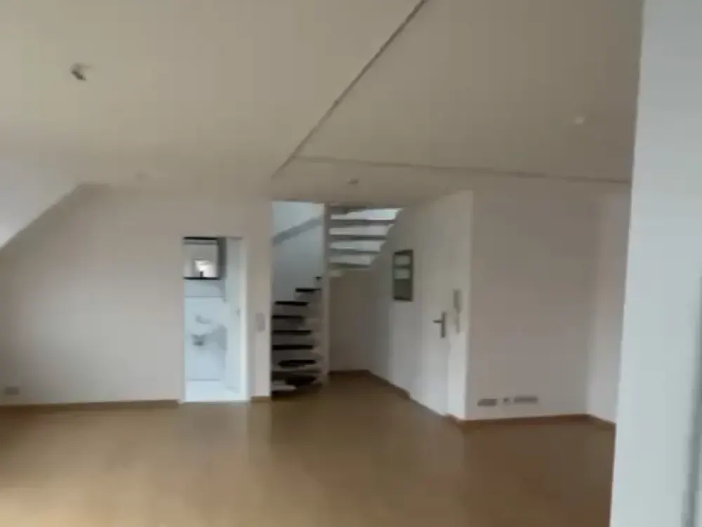 Großzügige und sehr helle 4-Zimmer-Maisonette-Wohnung in Durlach-Aue zur Miete