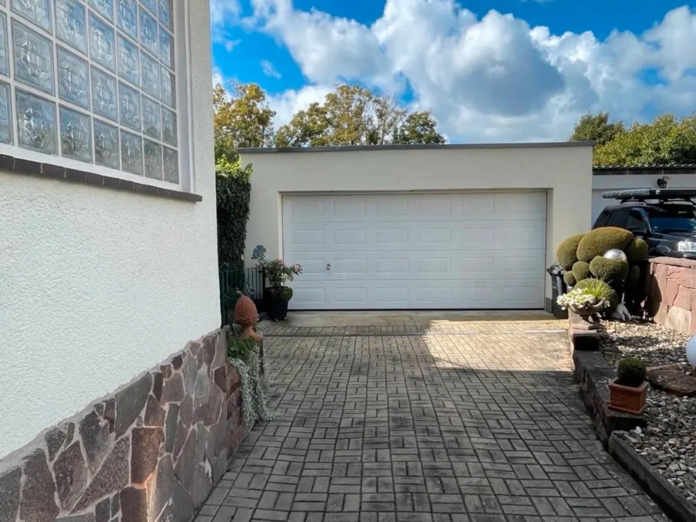 Charmante Erdgeschosswohnung mit eigenem Garten & Doppelgarage