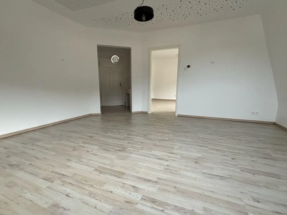 4-Zimmer-Dachgeschosswohnung / 92 m² / frisch renoviert