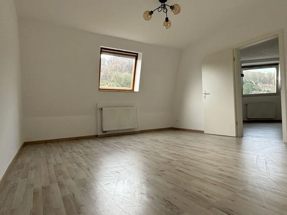 4-Zimmer-Dachgeschosswohnung / 92 m² / frisch renoviert