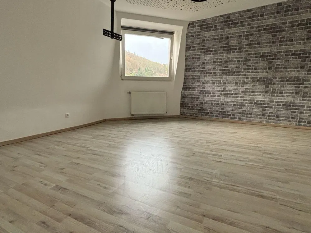4-Zimmer-Dachgeschosswohnung / 92 m² / frisch renoviert