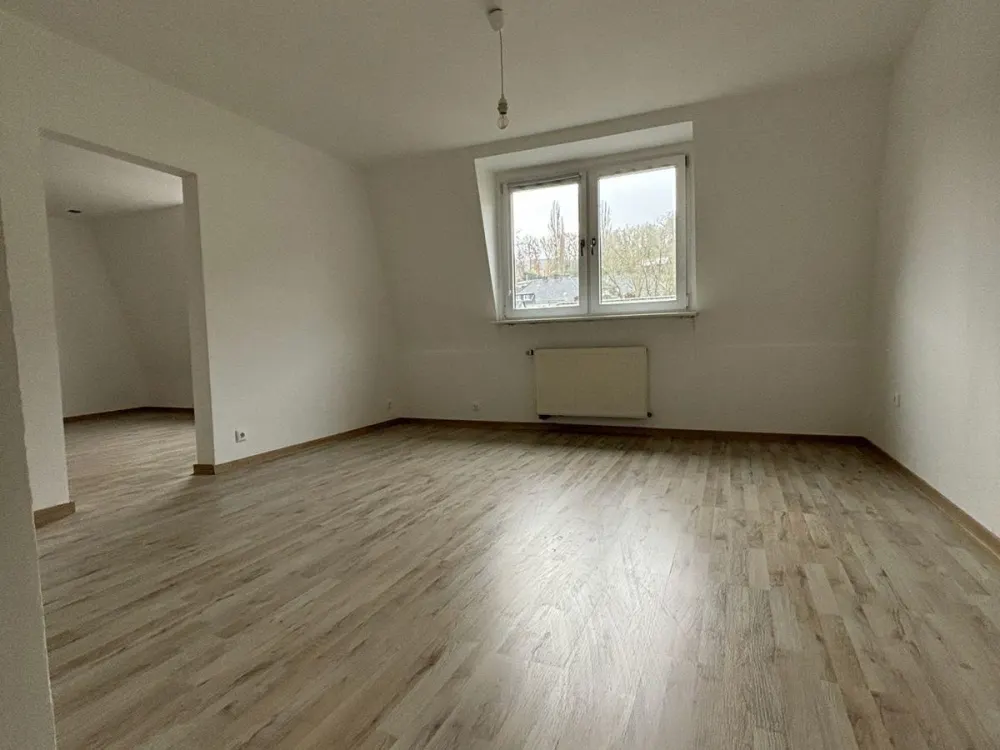 4-Zimmer-Dachgeschosswohnung / 92 m² / frisch renoviert