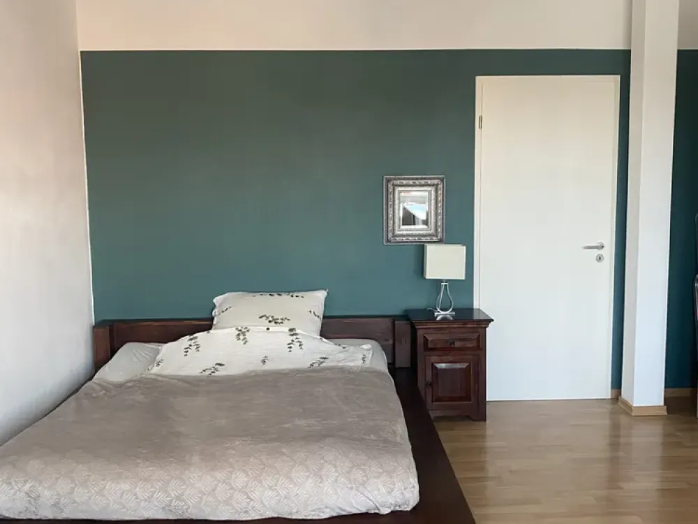 26 m² helles, möbliertes Dachgeschosszimmer | Homeoffice | 600 Mbit/s | Pankow
