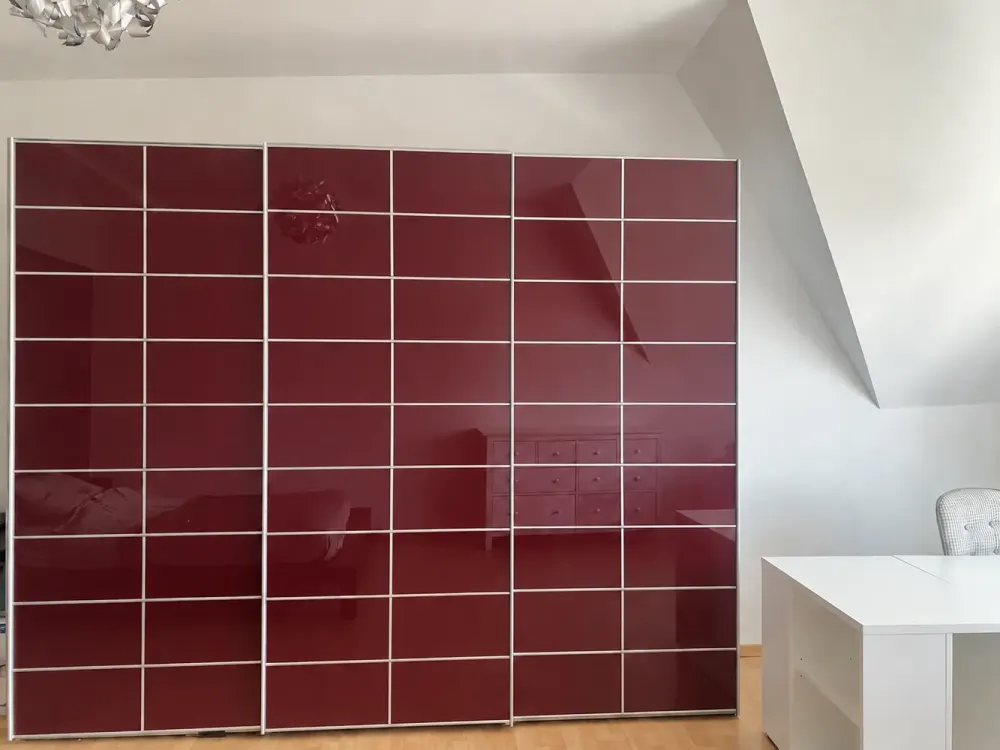 26 m² helles, möbliertes Dachgeschosszimmer | Homeoffice | 600 Mbit/s | Pankow