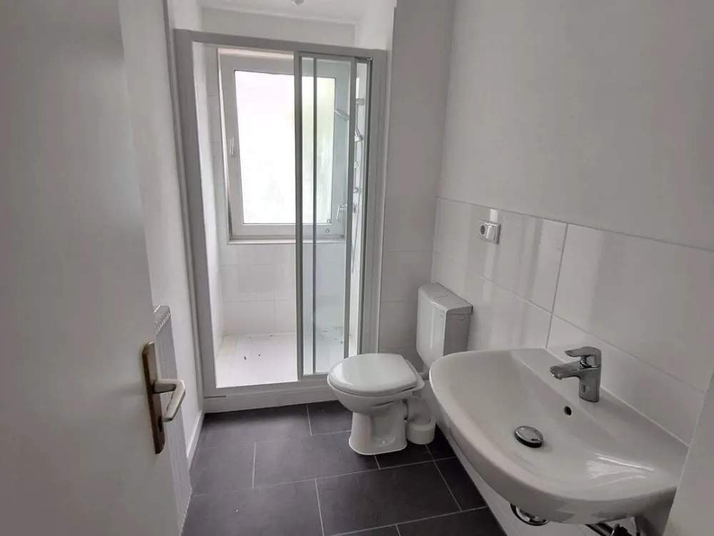 Schöne 2 Zimmer Wohnung frisch renoviert am Hafen
