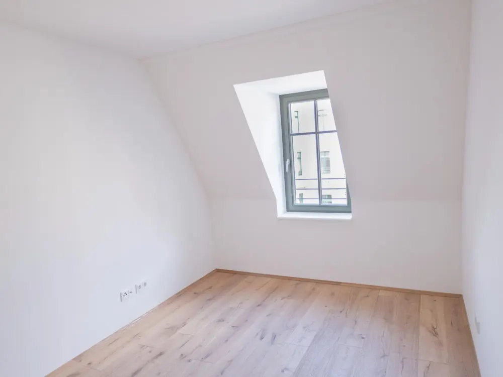 Hochwertig sanierte 2-Zimmer-Wohnung im Erdgeschoss mit Einbauküche und historischem Altbauflair, WE02