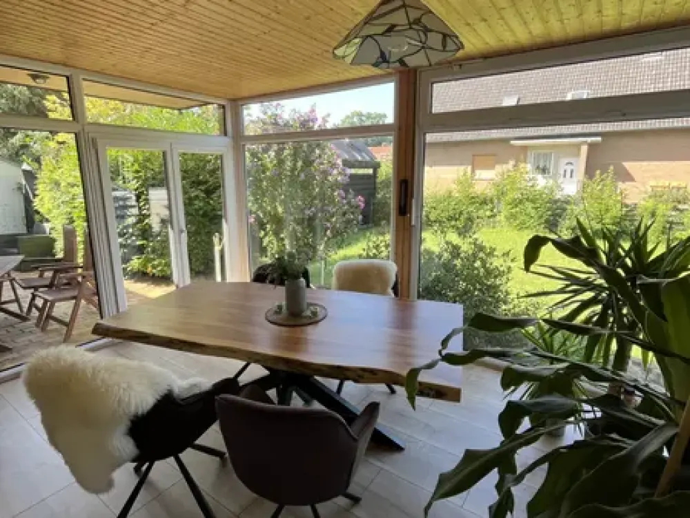 Attractive fully renovated 4-room apartment with large garden in Bothfeld