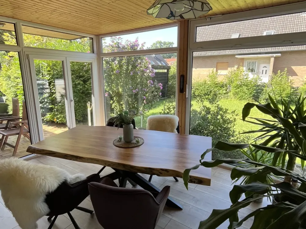 Attractive fully renovated 4-room apartment with large garden in Bothfeld