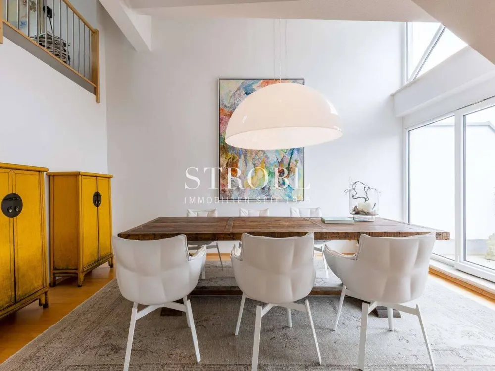 VIEW | Bright 3.5-Room Apartment with Roof Terrace