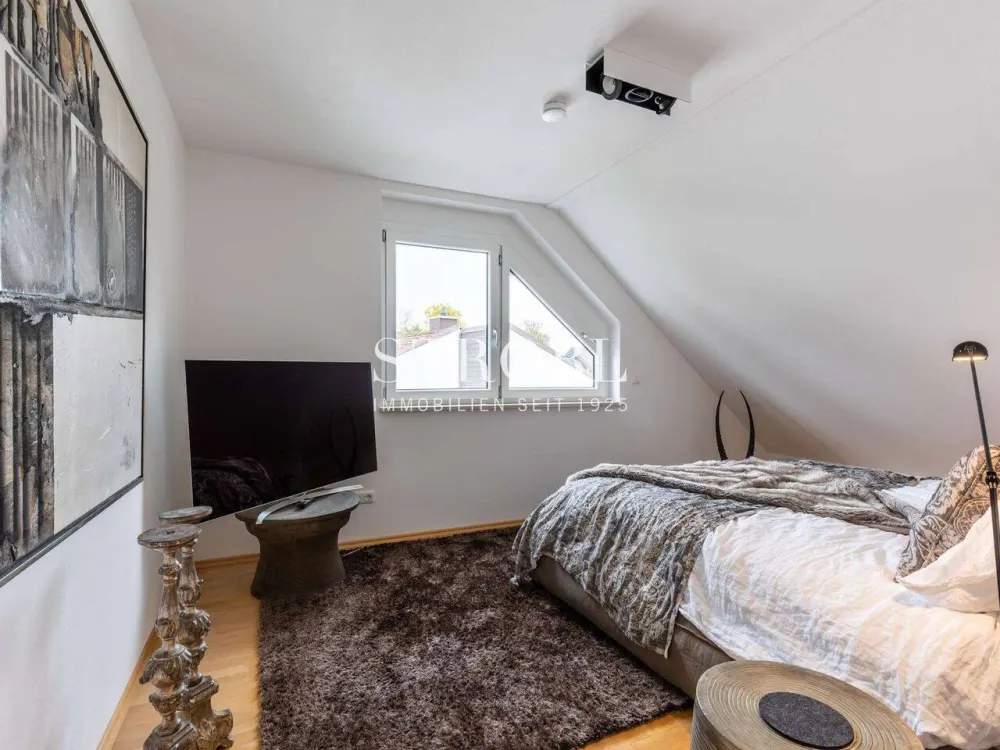 VIEW | Bright 3.5-Room Apartment with Roof Terrace