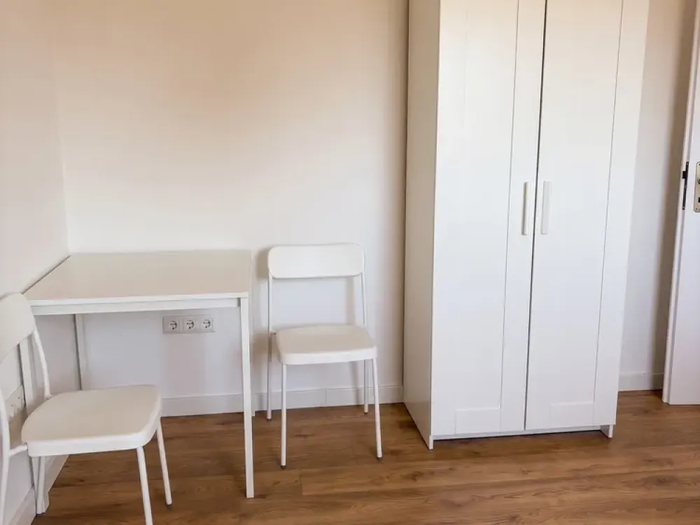 Top möblierte 2-Zimmer-Wohnung nahe S-Bahnstation / WG-geeignet