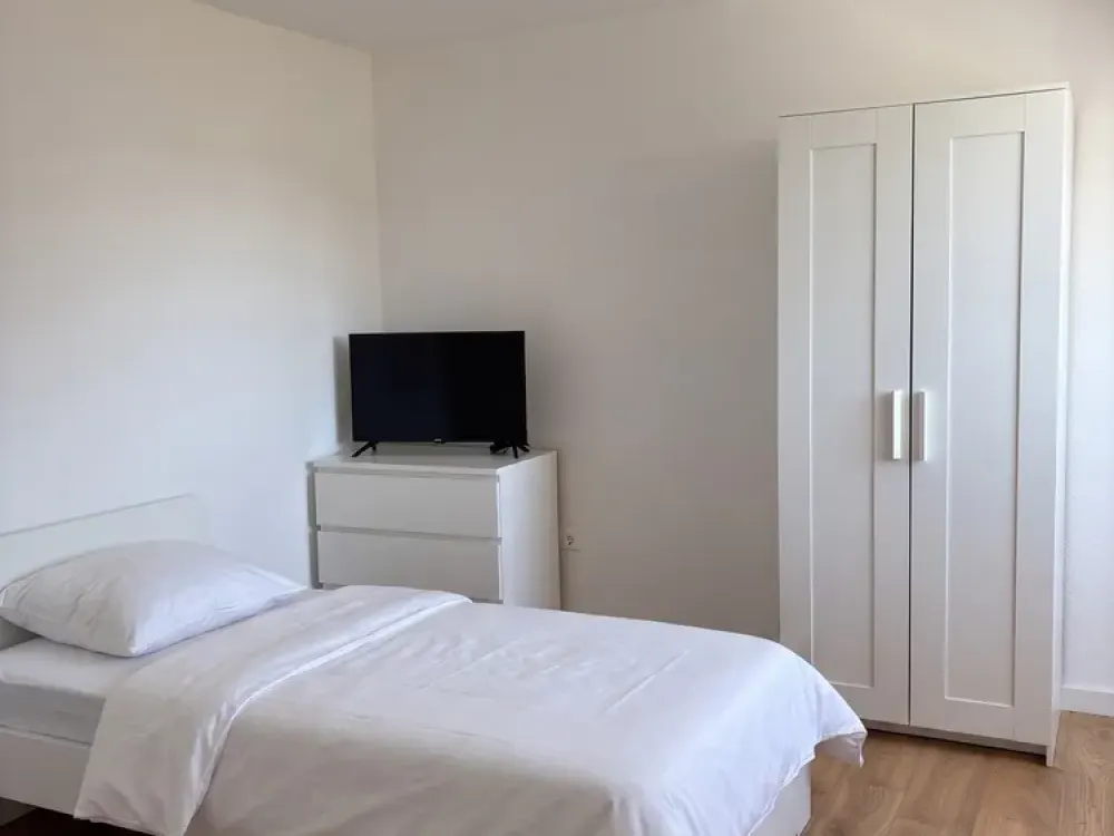 Top möblierte 2-Zimmer-Wohnung nahe S-Bahnstation / WG-geeignet