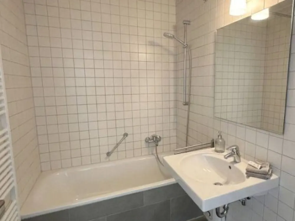 Helle 2 Zimmer Wohnung mit Einbauküche und Balkon in Wandsbek