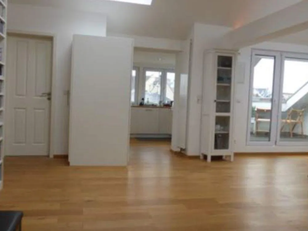 LOFT-Dachgeschoss auf der Berger Straße / Merian Platz doch trotzdem ruhig! Balkon-Loggia mit Taunusblick! Großzügig,Lichtdurchflutet,Provisionsfrei.