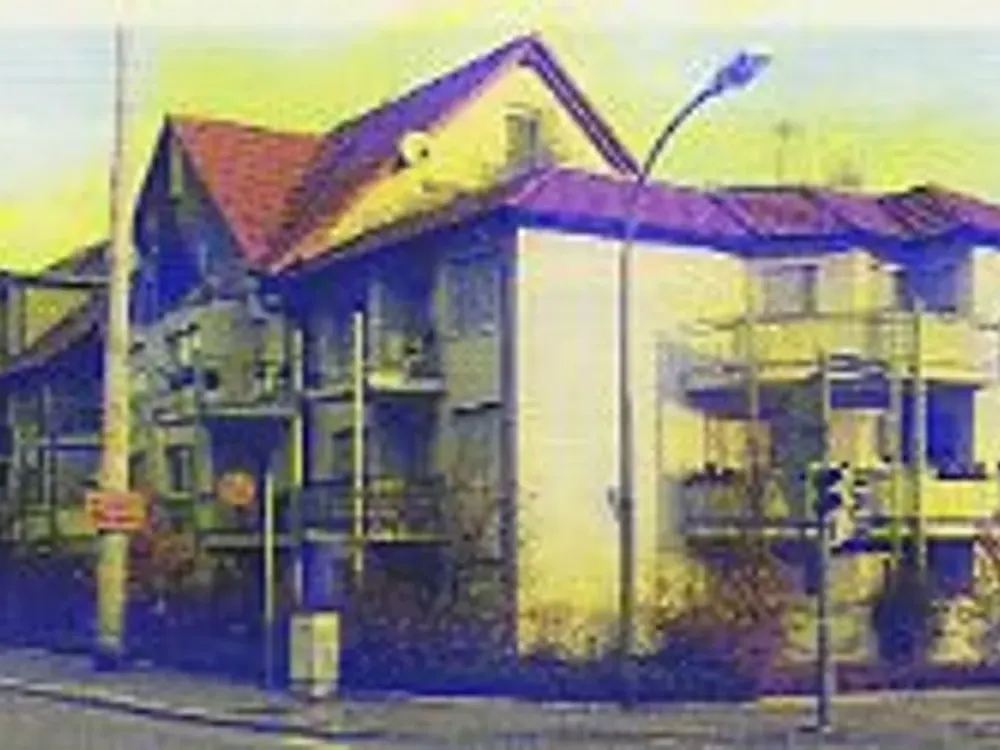 Lichtdurchflutete Stadtwohnung, nur email mit Beruf, Tätigkeit, Einkommen und Befristung!
