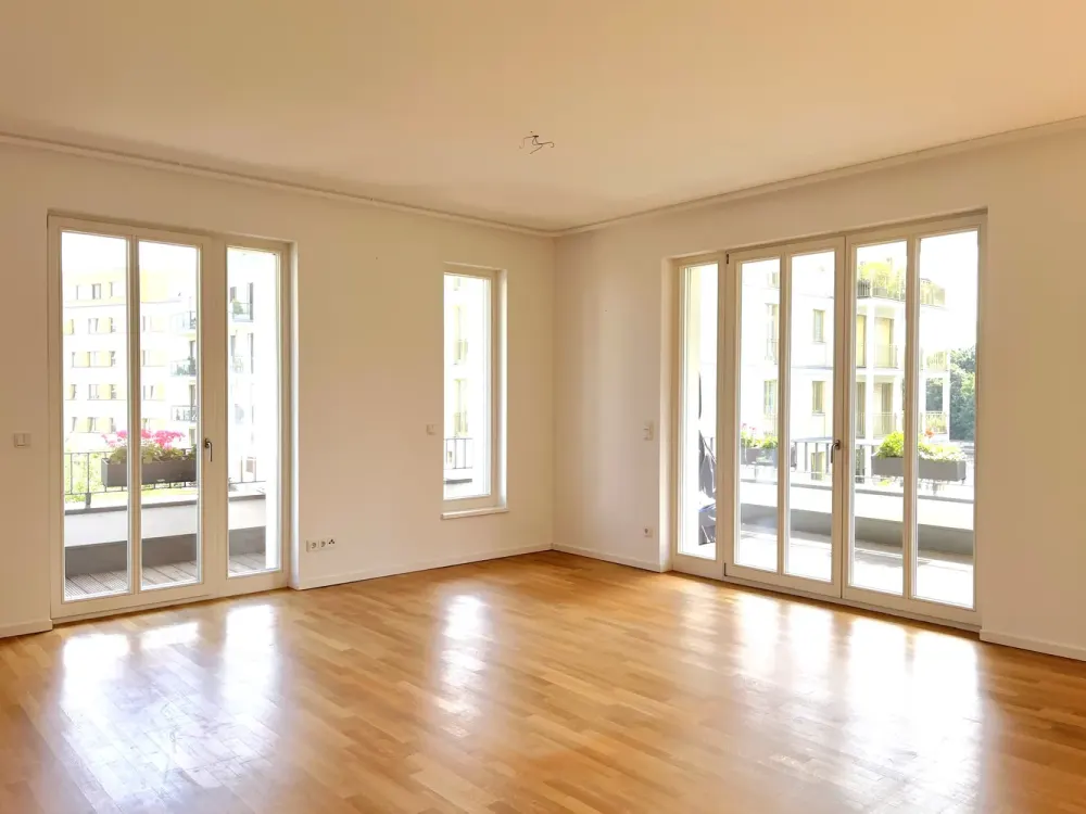 Blick auf die Spree, Wohnküche, großer Südwest-Balkon: 3 Zimmer in der Wohnanlage UFERKRONE!