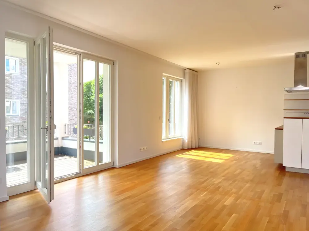 Blick auf die Spree, Wohnküche, großer Südwest-Balkon: 3 Zimmer in der Wohnanlage UFERKRONE!