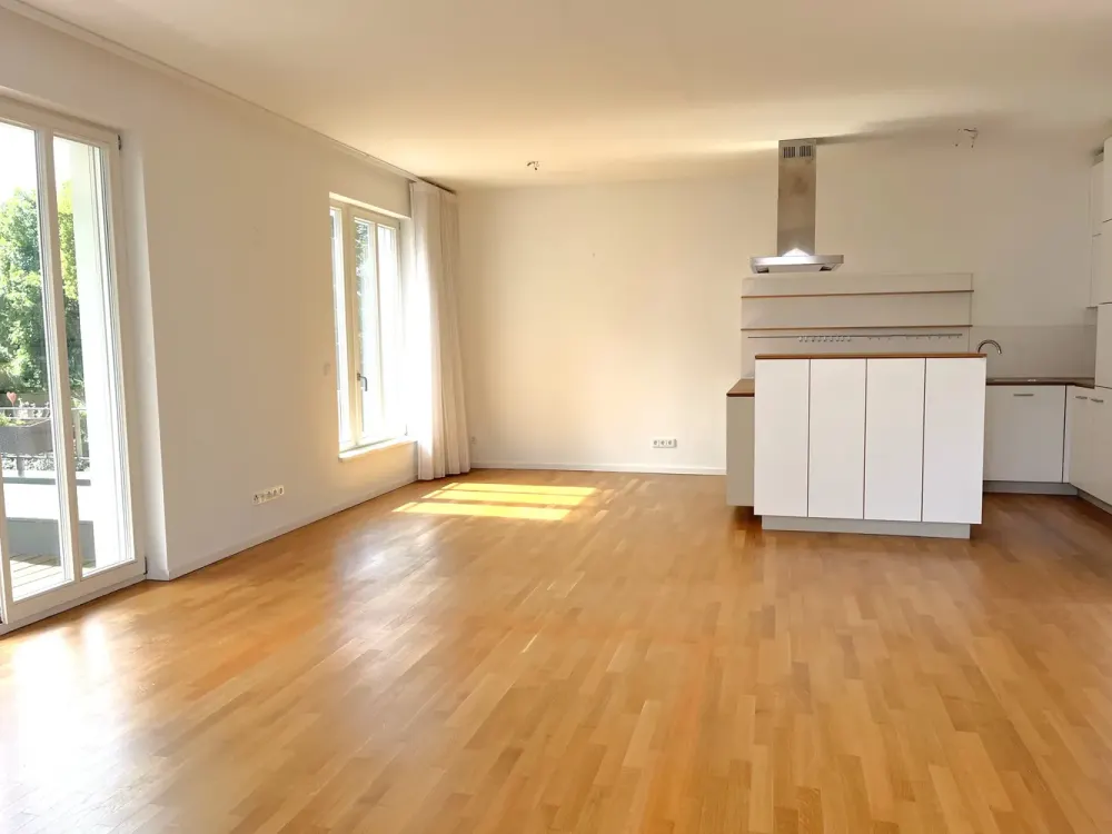 Blick auf die Spree, Wohnküche, großer Südwest-Balkon: 3 Zimmer in der Wohnanlage UFERKRONE!