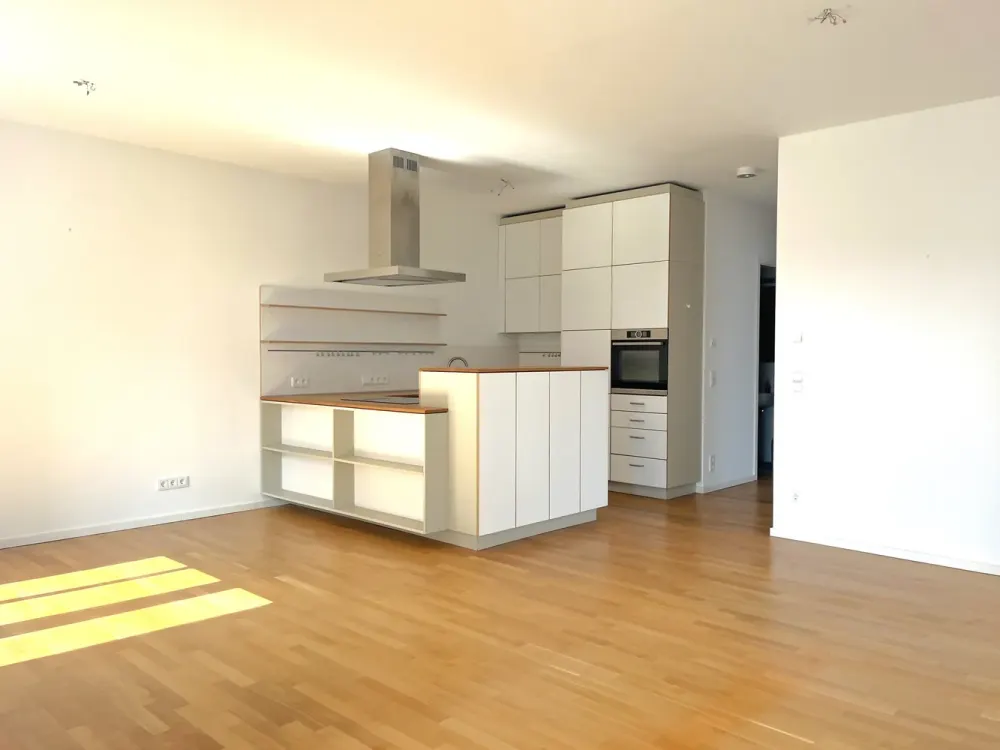 Blick auf die Spree, Wohnküche, großer Südwest-Balkon: 3 Zimmer in der Wohnanlage UFERKRONE!
