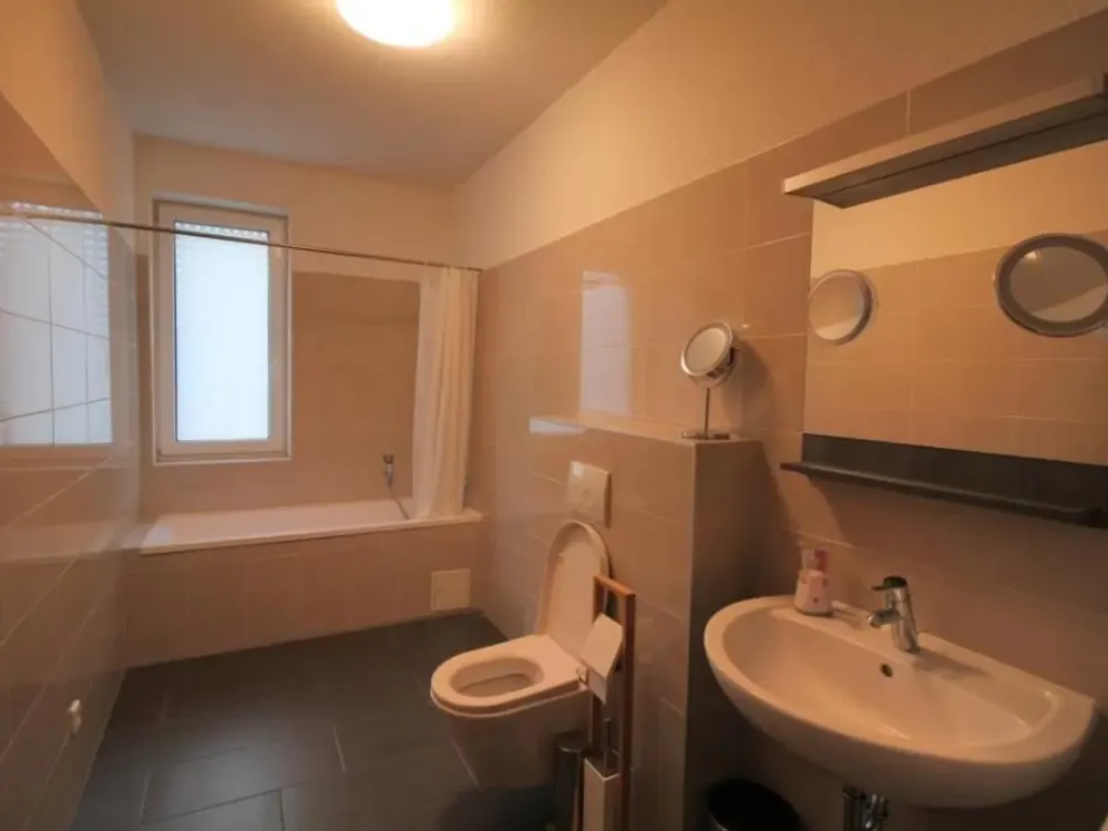 Altengerechte Wohnung in ruhigem Wohnhaus zu vermieten.