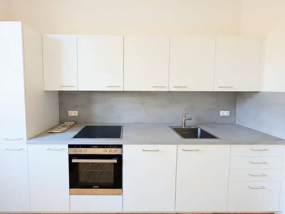 Renovierte 2-Zi. Whg. mit EBK und 2 Balkonen an der Residenzstr.