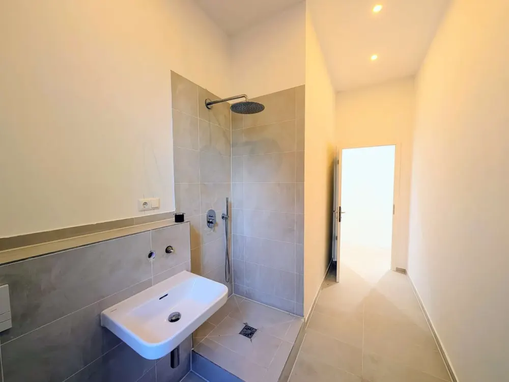 Renovierte 2-Zi. Whg. mit EBK und 2 Balkonen an der Residenzstr.