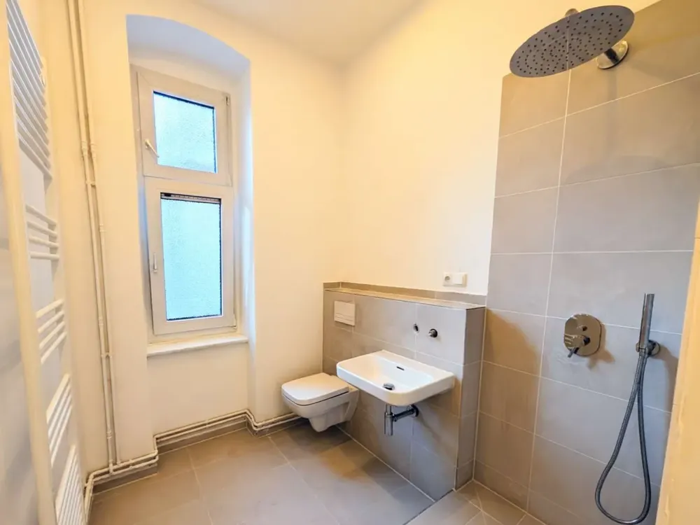 Renovierte 2-Zi. Whg. mit EBK und 2 Balkonen an der Residenzstr.