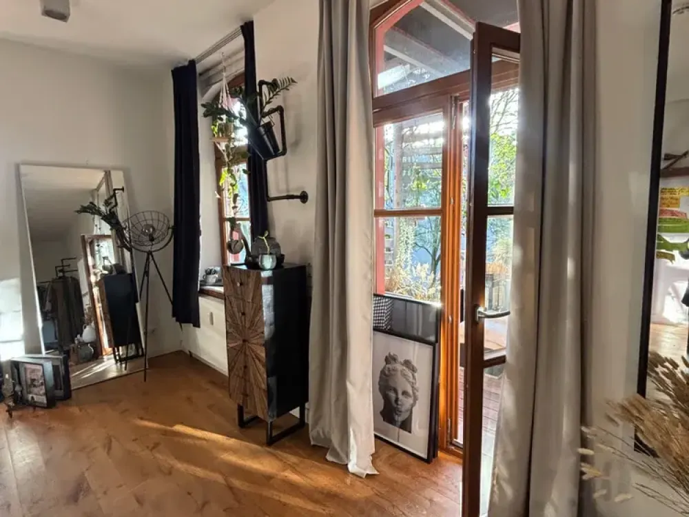 Beautiful 1-Room Loft in Köln Neustadt-Süd with Green View