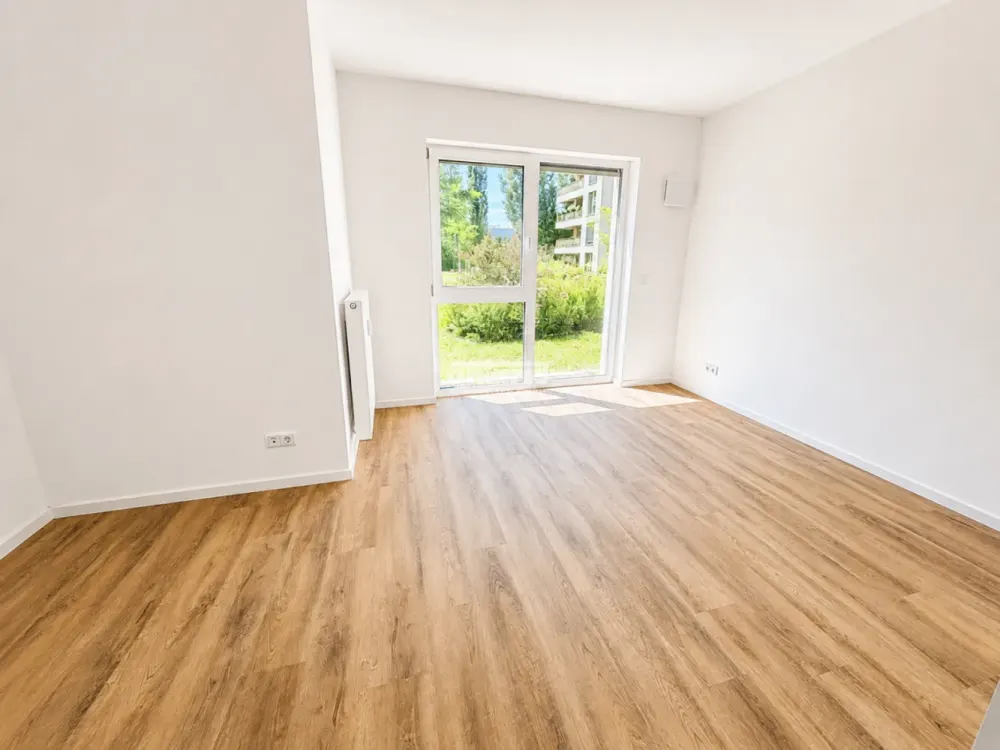 antaris Immobilien GmbH Your New Home: Bright 4-Room Apartment with Terrace
