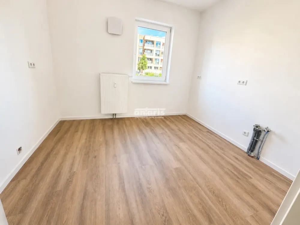 antaris Immobilien GmbH Your New Home: Bright 4-Room Apartment with Terrace