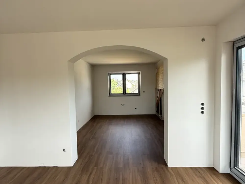 Erstbezug nach Kernsanierung | 4-Zi.-Wohnung mit Wärmepumpe & Fußbodenheizung
