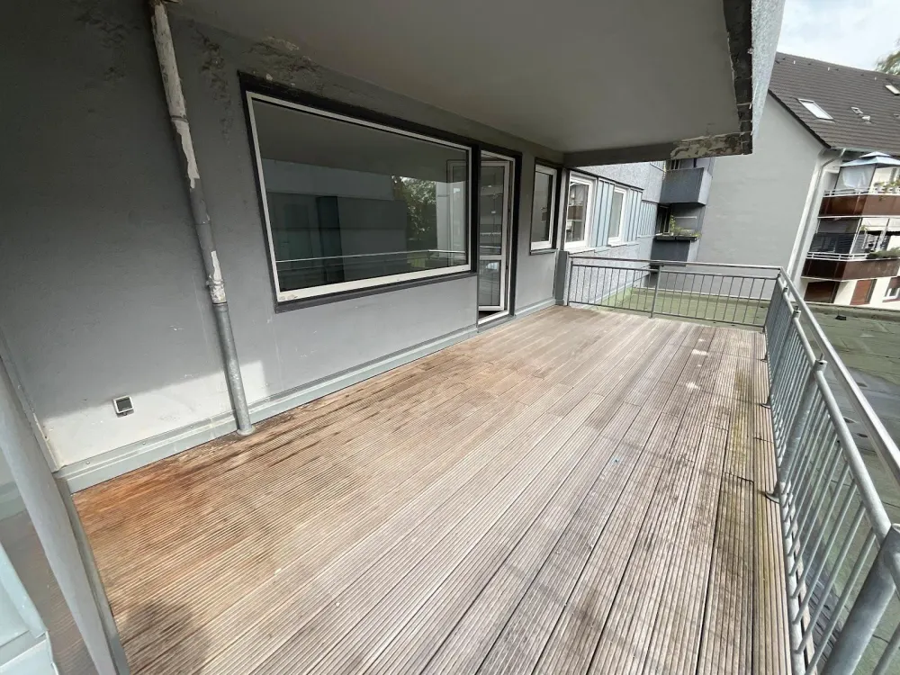 Schöne 3 Zimmerwohnung mit großem Balkon in zentraler Lage