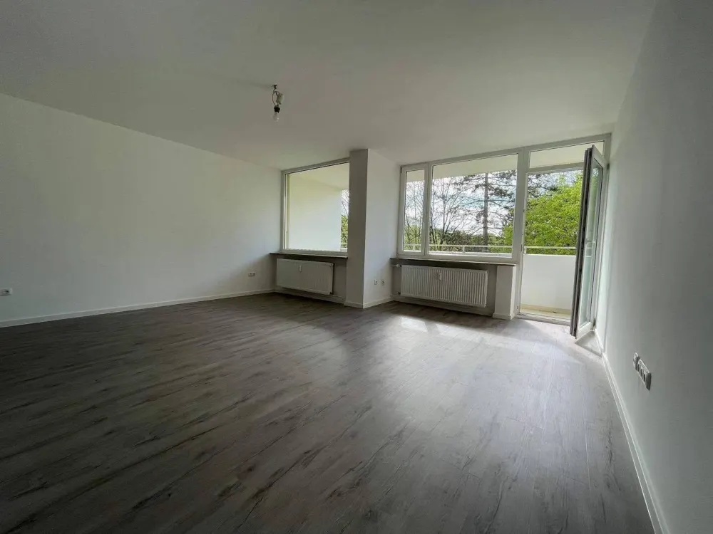Schön renovierte 2 Zimmer Wohnung mit sonnigem Balkon