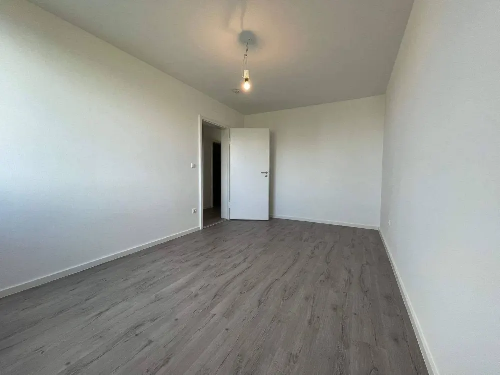 Schön renovierte 2 Zimmer Wohnung mit sonnigem Balkon