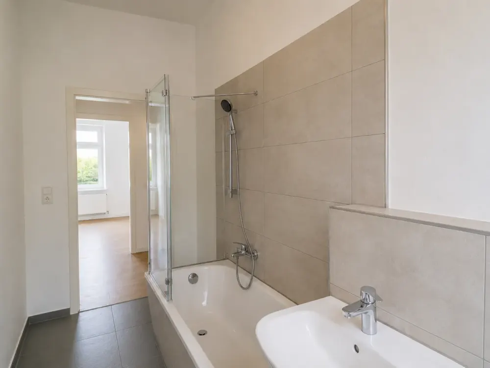 Helle 2-Zimmer-Wohnung mit moderner Einbauküche und Badezimmer mit Fußbodenheizung
