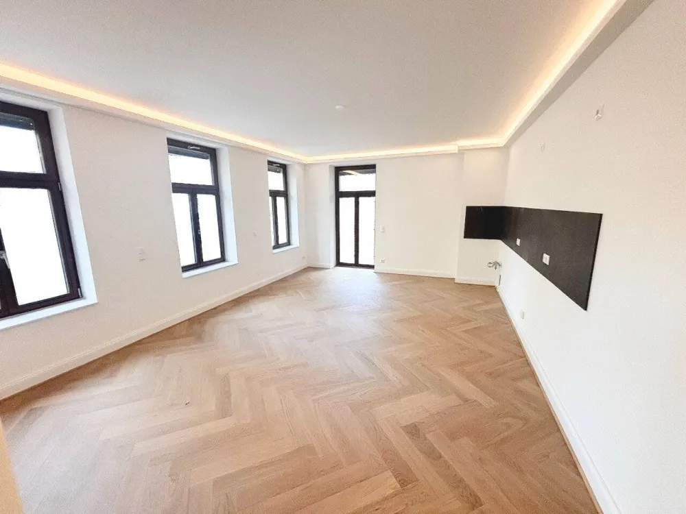 Genial! + Erstbezug mit Balkon + Parkett + Fußbodenheizung + Wanne & Dusche + LED-Licht