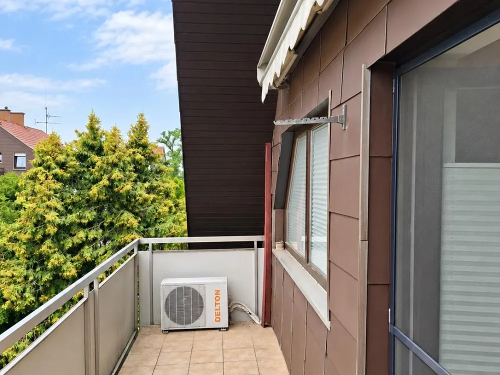 3-Zimmer-DG-Wohnung mit Balkon, EBK, Carport & Dachboden