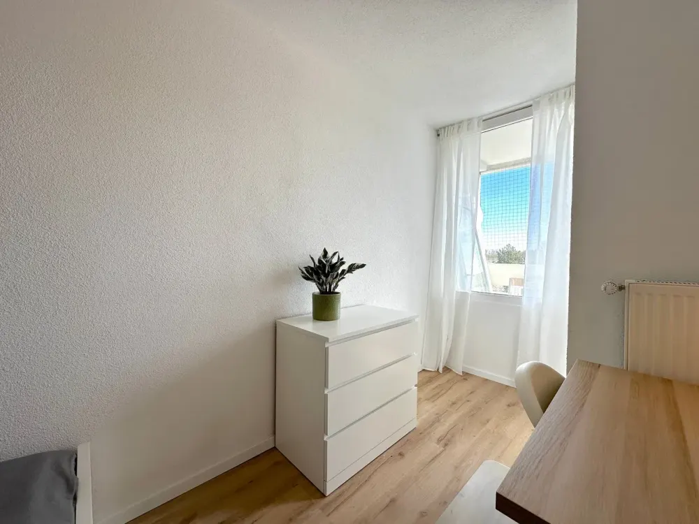 Zwei möblierte Zimmer frei in moderner WG, Wiener Straße 81, Frankfurt-Oberrad!