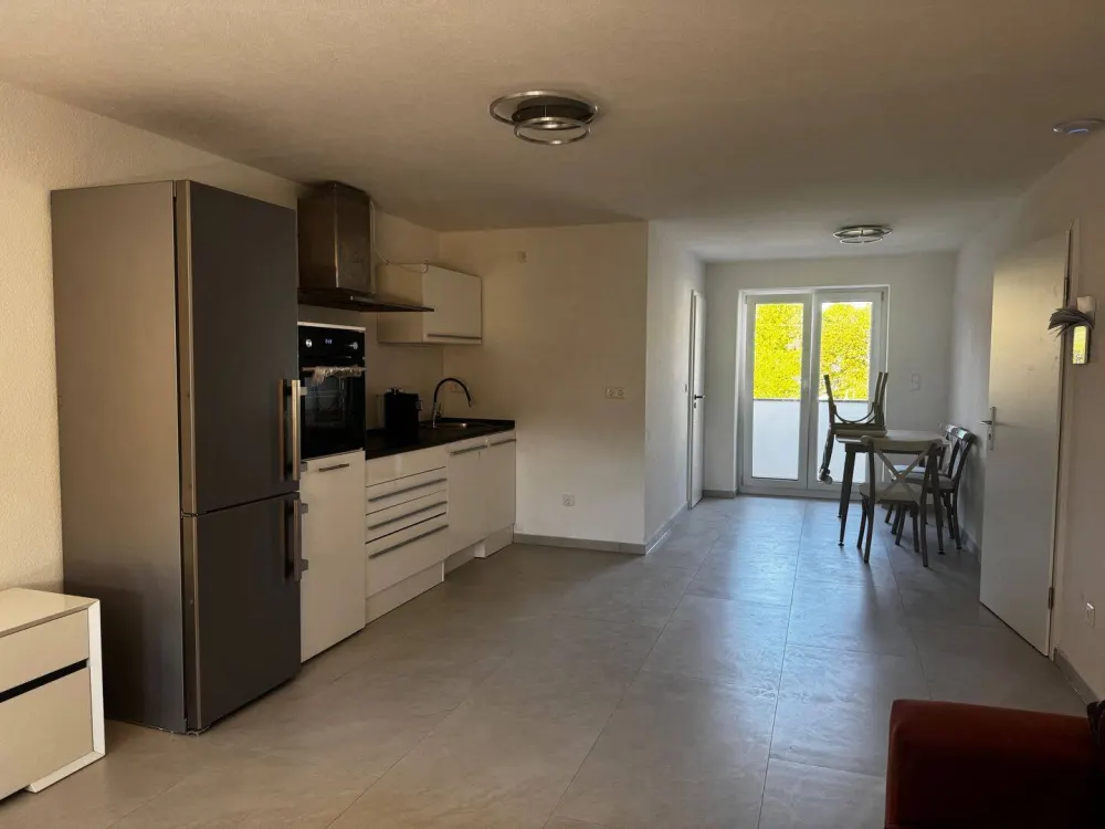 Luxuriöse 2-Zimmer-Wohnung mit Balkon | voll möbliert | All-inclusive 1.350 €