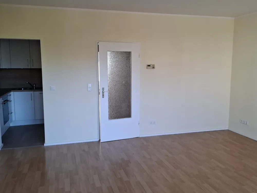 Freshly Renovated 2-Room Apartment with Balcony in Köln-Höhenberg in Quiet 4-Unit Building