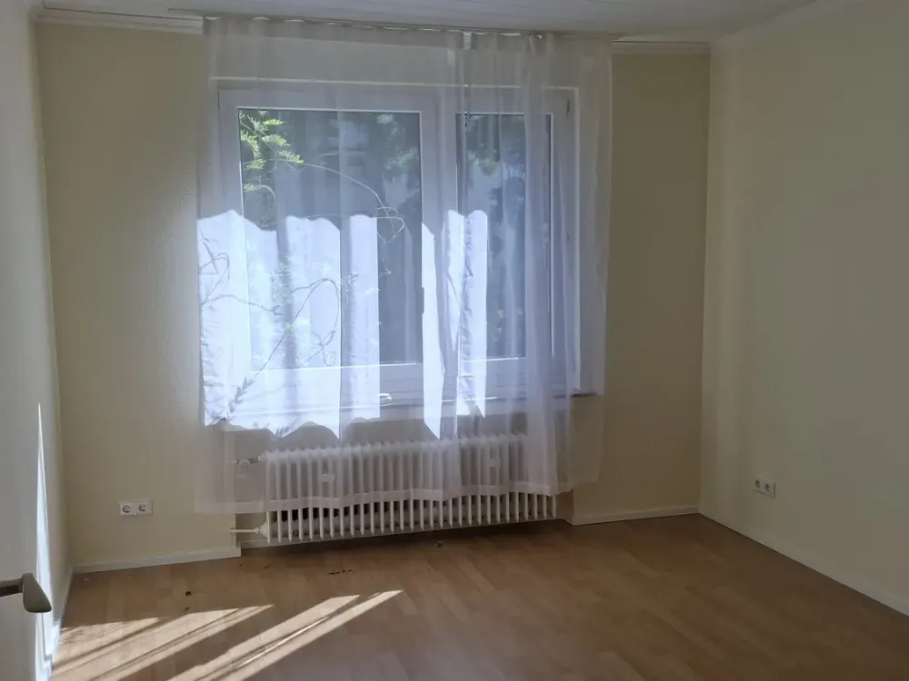 Freshly Renovated 2-Room Apartment with Balcony in Köln-Höhenberg in Quiet 4-Unit Building