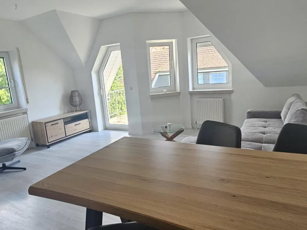 Erstbezug nach Sanierung - 2- Zimmer Dachgeschoss Wohnung