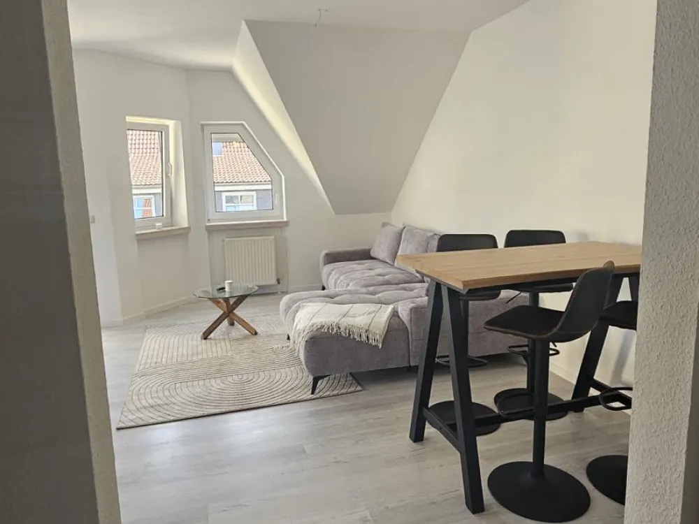 Erstbezug nach Sanierung - 2- Zimmer Dachgeschoss Wohnung