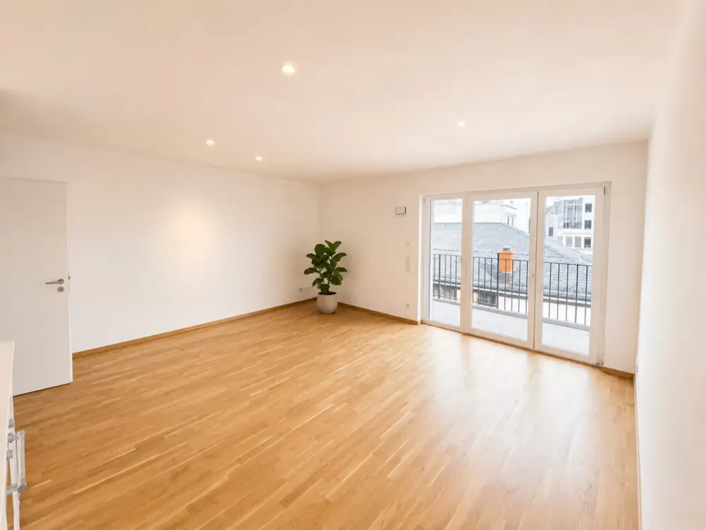 Zentral wohnen mit Aussicht: Modernes 1-Zimmer-Studio mit Balkon und Einbauküche