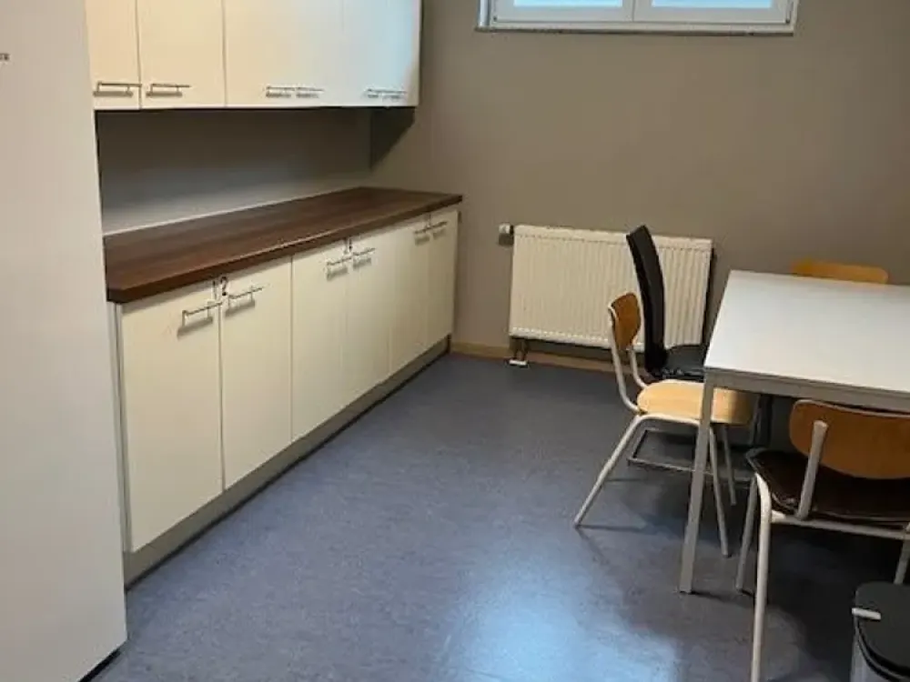 Beautiful 6-Room Apartment - Suitable as Accommodation for Workers or Shared Flat - for Rent in Schlier